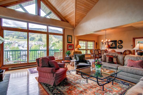 THE BORDERS LODGE BY WESTERN SEASONS (Avon)